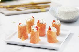 Escapade Festive Au Chalet Inspiration Boursin In 2020 Fun Salads Smoked Salmon Chowder Boursin
