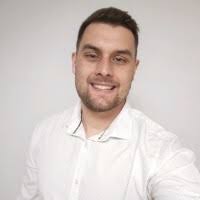 60+ profilů „Dan“