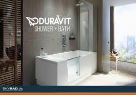 Eine badewanne mit dusche kombiniert zwei elementare funktionen, die auf der suche nach einer neuen badezimmerausstattung zu diskussionen führen können. Duschbadewanne Fur Das Kleine Bad Badshop Skybad