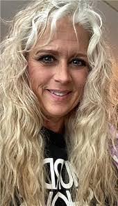 Heidi Mays's Instagram, Twitter & Facebook