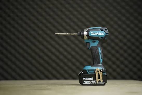 Máy vặn vít dùng pin Makita DTD153RTE (18V) | ketnoitieudung.vn
