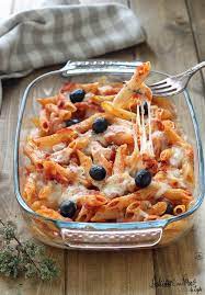 Per preparare gli spaghetti al tonno iniziate mettendo a scaldare sul fuoco una pentola colma di acqua, al bollore salate a piacere: Pasta Al Forno Con Tonno E Olive Filante Una Pasta Gratinata Facile E Veloce