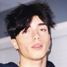 Quentin Griggs's Instagram, Twitter & Facebook