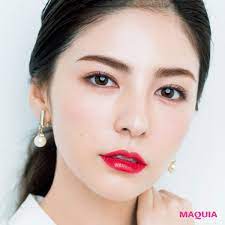 肌の色が ブルーベース タイプに似合う新色レッド オレンジリップは マキアオンライン maquia online 日本のメイク ノーメイク アジアンメイク
