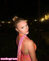 Mads Thompson Maddiiedee- her most revealing photos now public