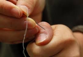 손가락 끝을 따는 이미지