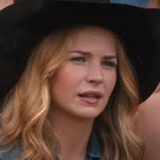 Laura Stenson's Instagram, Twitter & Facebook