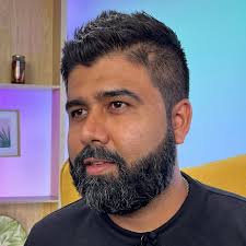 몇 년 전에 나는 대화의 일부였고, 나는 지금까지 가장 구질구질한 말을 들었다. 아무것도 그것을 높인 적이 없다. 캐나다에서 내 이전  직장에서 일했어. 나는 동료들과 점심을 먹고 있었다. 내가 가장 나이 많았어 (40).