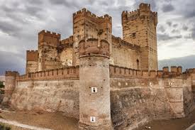 It is celebrated as the place to which the hegira (mohammed's flight from mecca) was directed, and as the. Tourismus In Medina Del Campo Sehenswurdigkeiten Spain Info Auf Deutsch