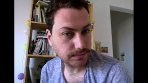 Iair Said estrena «Flora no es un canto a la vida»: «Me interesa el mundo  de los ancianos, la soledad y la muerte»