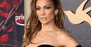 Jennifer Lopez admits her stylist tried to convince her not to wear Versace  dress