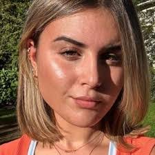 Kate Rose's Instagram, Twitter & Facebook