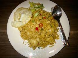 Resep cara membuat nasi goreng, salah satu makanan khas indonesia yang sudah mendunia. Resep Membuat Nasi Goreng Campur Sederhana Lezat