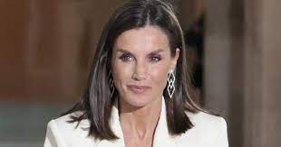 La reina Letizia Ortiz se fue de viaje y su look impacta en internet