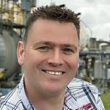 Een aantal weken geleden begon dit avontuur met de vraag of ik interesse  had om mee te helpen bij het geven van de voetbaltrainingen aan ons  jeugdteam JEB (jeugd extra begeleiding) bij