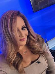 Back to my strawberry blonde roots 🍓 It was time for a change! I haven't  seen my natural color in 25 years! (Next pic is from 7th grade….just for  proof 😆) Thank