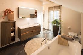 Wohnideen Fertighaus Beige Farbenes Badezimmer Mit Frei Stehender Badewanne Und Bodenfliesen In Anthrazit Mit Bildern Fertighauser Fertighaus Kaufen Fingerhaus