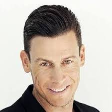 Kari Gillespie's Instagram, Twitter & Facebook