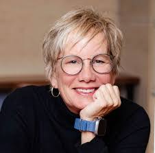 Paula Batt's Instagram, Twitter & Facebook