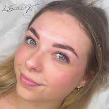 🌟 **Restructuration des Sourcils avec Teinture Hybride : Un Nouveau Regard  !** 🌟 Hello tout le monde ! 🖤 Aujourd'hui, je souhaite vous parler d'une  technique qui va transformer votre regard :