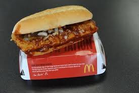 Das Ratsel Ist Gelost So Gelingt Ganz Einfach Ein Mcrib Wie Wir Ihn Von Mcdonalds Kennen Und Lieben Amerikanisches Essen Mcdonalds Rezepte Fast Food Rezepte