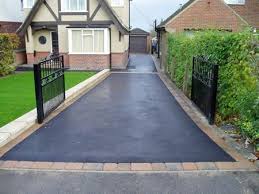 Heres Another Tarmac Driveway But With A Block Paving Border Driveway Design Tarmac Driveways Driveway