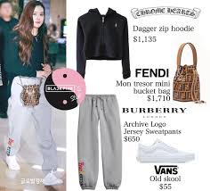 Sep 17, 2020 · in the beginning, the members of blackpink attended runway shows together, but now they go solo for the designers that best reflect their personal style. Blackpink Rose Airport Fashion 1 April 2018