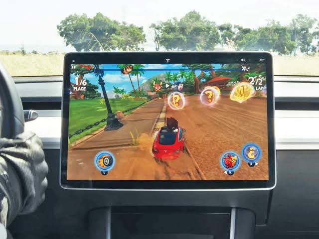 NHTSA needs to prohibit all live video in the front seat