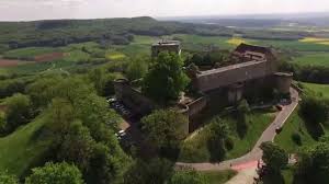 Mit dem wunderbaren ausblick, der aus der luft natürlich noch besser ist.wenn es euch gefällt, daumen hoch. Giechburg Bei Schesslitz Bamberg Rundflug Youtube