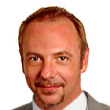 Und doch treffen sich zwei und stolpern in eine unerwartete amour fou. Frank Zillmann Director Datasens Internet Services Xing