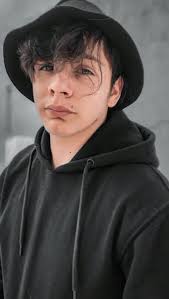 Que Edad Tiene Adrian Escalona