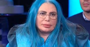 In her long career she has worked with prominent italian songwriters such as pino daniele, ivano fossati, mario lavezzi, mango and enrico ruggeri, among others.she has experimented with different genres, from rock to reggae, from funk to pop. Striscia La Notizia Loredana Berte Esclusa Dal Concerto Evento Da Lei Ideato Il Vero Motivo Dietro L Estromissione Libero Quotidiano