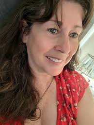 Hello! So nice to read everybody's shares and feel the bubbling inspiration  so many of you are presence-ing here! I'm a singer-songwriter, martial arts  instructor, artist, and community song facilitator. I also