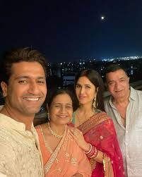 Katrina Kaif looks radiant as she celebrates first Karva Chauth with Vicky  Kaushal, see photos : Bollywood News - Bollywood Hungama