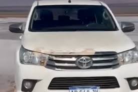 Cuánto costará remover la camioneta enterrada en un área protegida de San Juan y quién asumirá la custodia