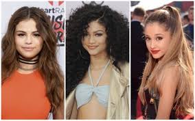 Loose curls with straight fringe. 10 Hairstyles Perfect For Frizzy Hair Teen Vogue