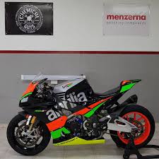 Gambar Mungkin Berisi Sepeda Motor Racing Bikes Aprilia Super Bikes