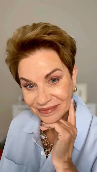 Phyllis is 82 and said absolutely NOT to boring grandma hair 💅 We went for an asymmetrical pixie — which just means the two sides aren't the same. One side is longer,
