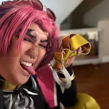 I am really surprised by all the L.O.L. community after the Arcane. All the  speculations who might be who. Am I the only one who reads league lore and  watch necrit? If