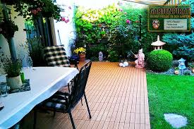 Wpc Holzfliesen Farbe Teak Auf Terrasse Verlegt Fliesen Terrasse Terrassenfliesen