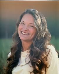 Kari Hensley's Instagram, Twitter & Facebook