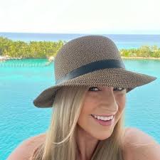 Natalie Scates's Instagram, Twitter & Facebook