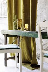 8 Astuces Pour Faire Entrer La Couleur Chez Soi Ailleurs Que Sur Les Murs Rideau Jaune Tapissier Garnisseur Rideau Jaune Moutarde