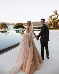 Pin By Debora Neves On Dress Off White Wedding Dresses Pink Wedding Dresses Wedding Dresses