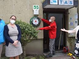 Uwe schünemann lädt ein zum landtagsstammtisch nach lütgenade. Pinneberg Neuer Defibrillator Am Katharina Von Bora Haus Shz De