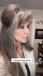 Happy #cdogsdancepartyfriday #weeneedog #dauchshund #dollyparton #two  #doors #down