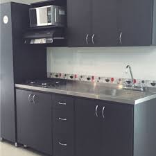 Además de muebles de baño, también fabricamos mobiliario para el hogar, como armarios y vestidores, cocinas, dormitorios, salones o cualquier otro mueble susceptible de fabricación, ya sea estandar o a medida. Cocina Estandar Wengue 1 80 Mtl Cocina Estandar Wengue 1 80 Mtl Mueble Superior E Inferior Est Decoracion De Cocina Cocinas De Casas Pequenas Cocinas De Casa
