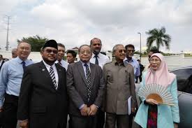 Tan sri richard malanjum mengangkat sumpah sebagai ketua hakim negara yang baharu berkuat kuasa rabu. Tan Sri Richard Malanjum Roketkini Com