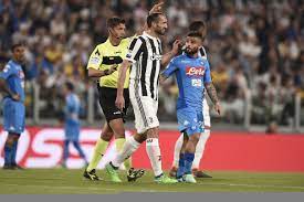 20' bonucci tries his luck from distance, well wide. Juventus Napoli Il Botta E Risposta Tra Insigne E Chiellini Accende La Sfida