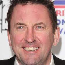 He has been working very hard since he was a child, and it has already paid off with a successful career. Lee Mack Comedian Alter Geburtstag Bio Fakten Familie Vermogen Grosse Mehr Allfamous Org